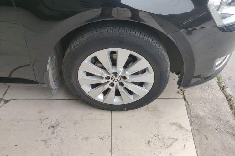 Used Volkswagen Lavida 2014 1.4 TSI DSG BlueMotion Technology Version Right Front Wheel Hub