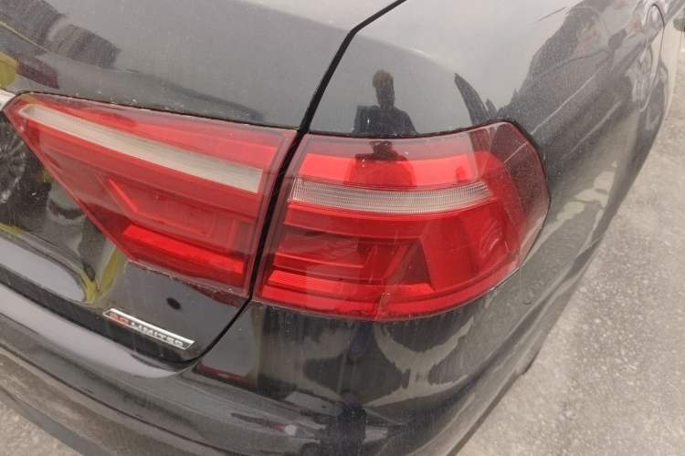 Used Volkswagen Lavida 2014 1.4TSI DSG 30th Anniversary Edition Right Rear Taillight