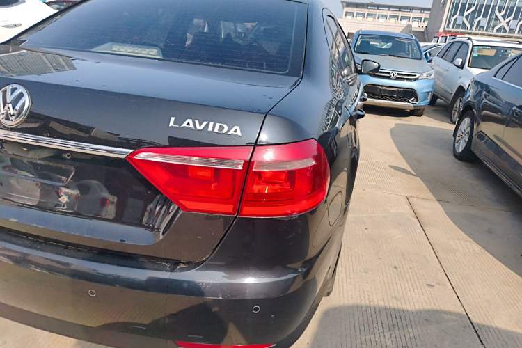 Used Volkswagen Lavida 2014 1.6L Automatic Sport Edition Right Rear Taillight