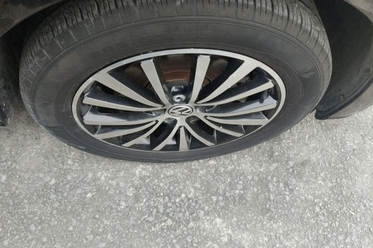 Used Volkswagen Lavida 2014 1.4TSI DSG 30th Anniversary Edition Right Rear Wheel Hub