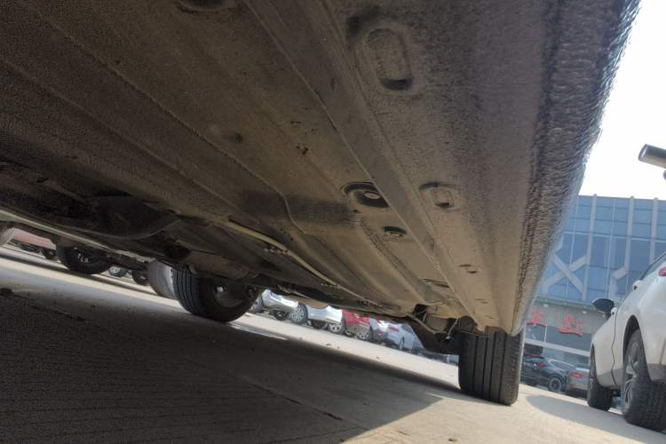 Used Volkswagen Lavida 2014 1.6L Automatic Sport Edition Right Side Sill