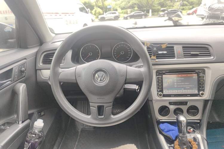 Used Volkswagen Lavida 2014 1.6L Automatic Sport Edition Steering Wheel