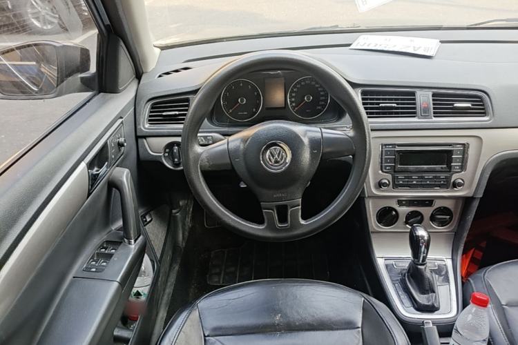 Used Volkswagen Lavida 2014 1.6L Automatic Sport Edition Steering Wheel