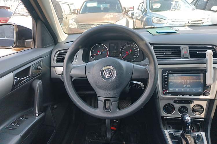 Used Volkswagen Lavida 2014 1.6L Automatic Sport Edition Steering Wheel