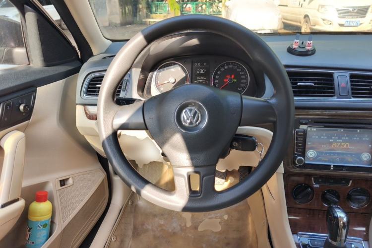 Used Volkswagen Lavida 2014 1.4TSI DSG 30th Anniversary Edition Steering Wheel