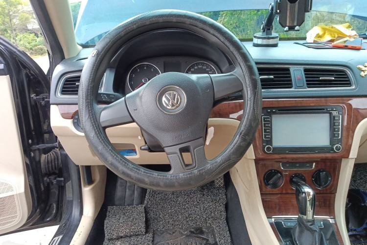 Used Volkswagen Lavida 2014 1.6L Automatic Sport Edition Steering Wheel