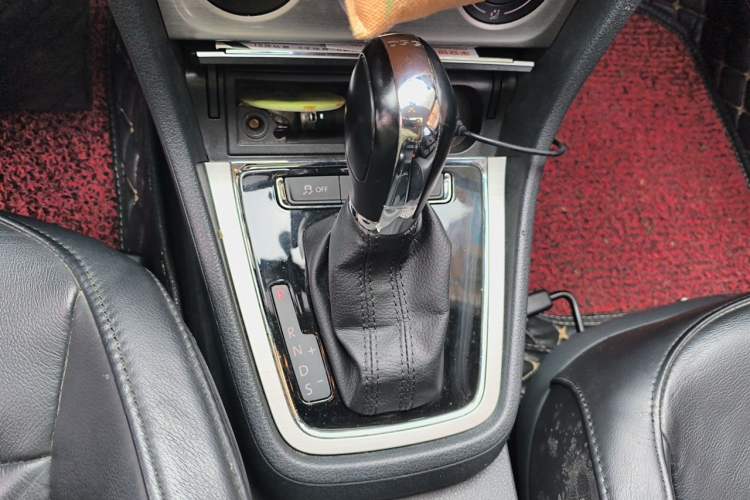 Used Volkswagen Lavida 2014 1.4TSI DSG Sport Edition Gear Lever