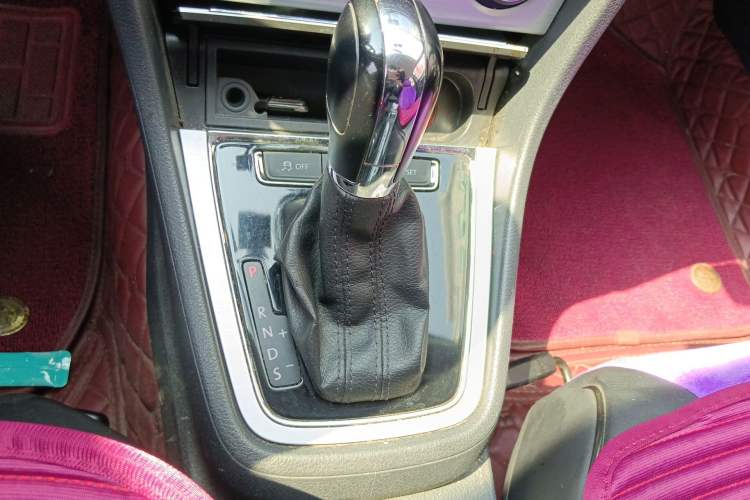 Used Volkswagen Lavida 2014 1.4 TSI DSG BlueMotion Technology Version Gear Lever
