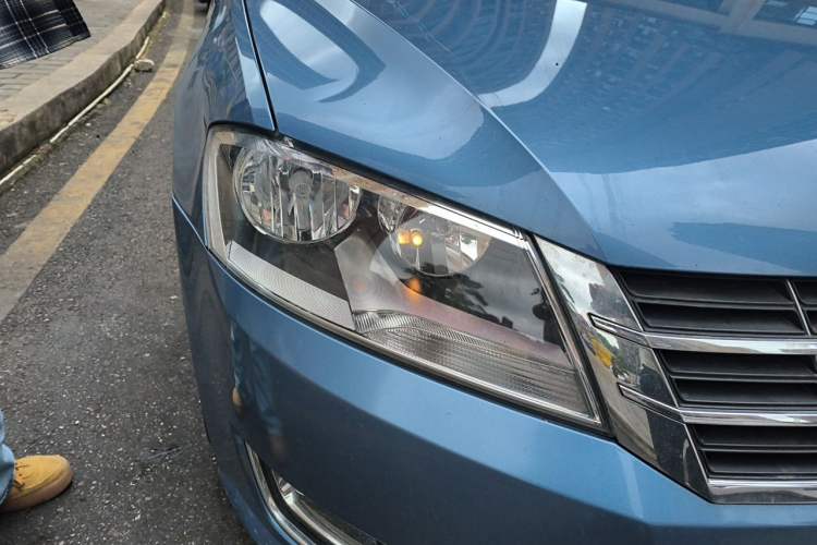 Used Volkswagen Lavida 2014 1.4TSI DSG Sport Edition Right Front Headlight