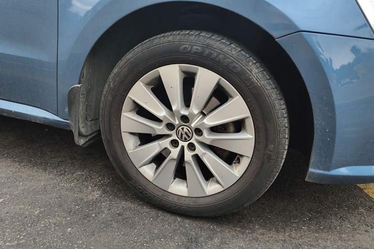 Used Volkswagen Lavida 2014 1.4TSI DSG Sport Edition Right Front Wheel Hub
