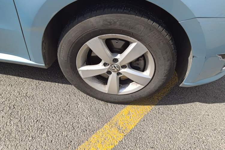 Used Volkswagen Lavida 2014 1.4 TSI DSG BlueMotion Technology Version Right Front Wheel Hub