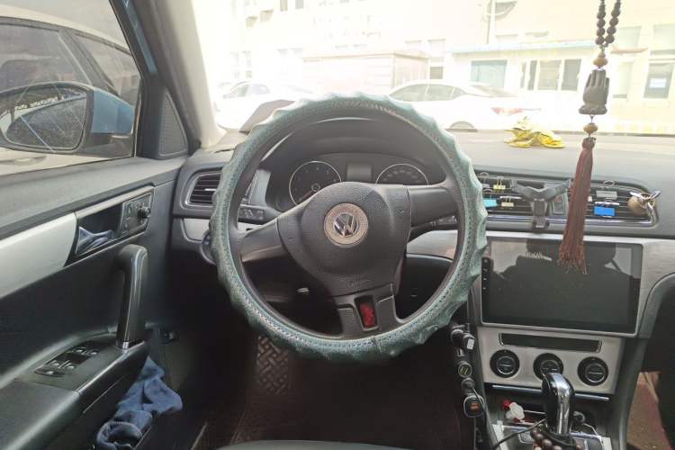 Used Volkswagen Lavida 2014 1.4 TSI DSG BlueMotion Technology Version Steering Wheel