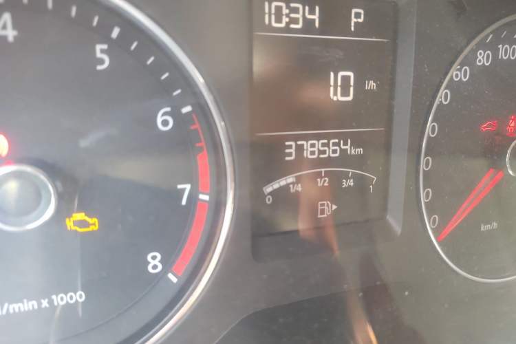 Used Volkswagen Lavida 2014 1.4 TSI DSG BlueMotion Technology Version Odometer Close Up