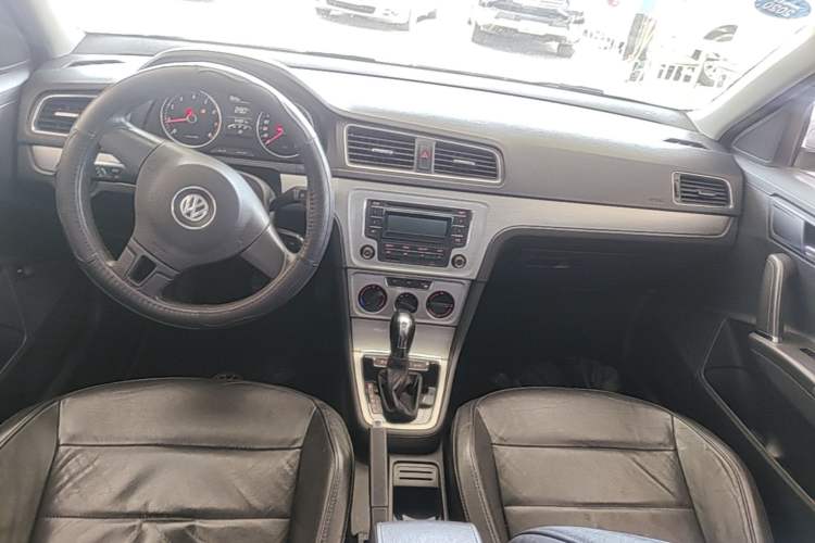 Used Volkswagen Lavida 2014 1.6L Automatic Sport Edition Center Console