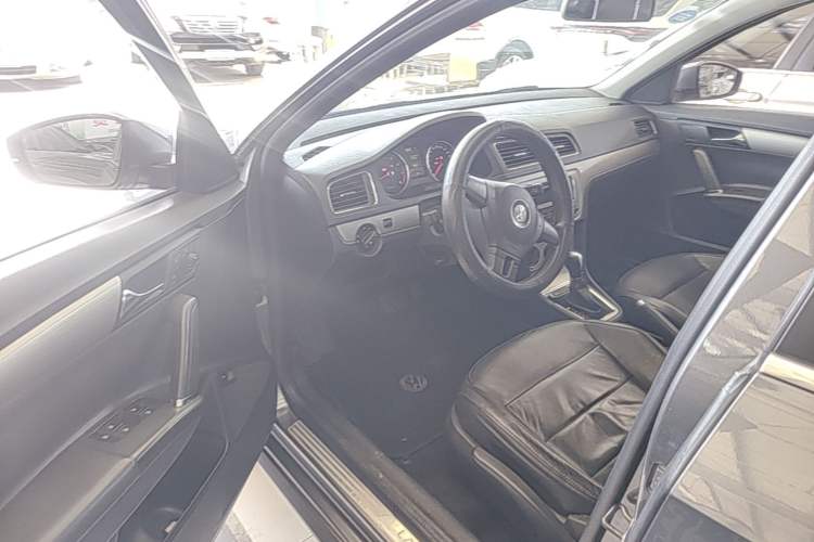 Used Volkswagen Lavida 2014 1.6L Automatic Sport Edition Driver Seat