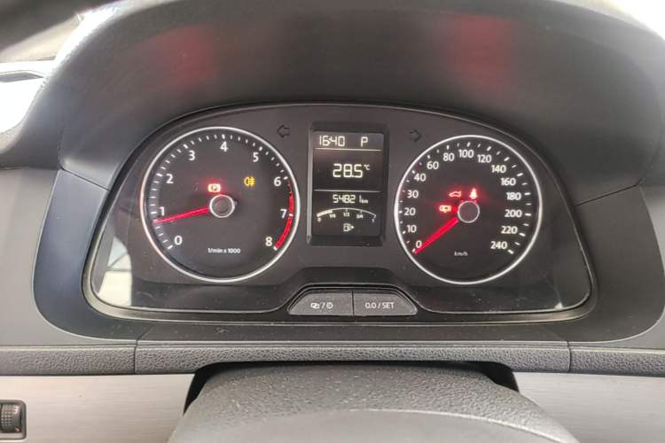 Used Volkswagen Lavida 2014 1.6L Automatic Sport Edition Instrument Cluster