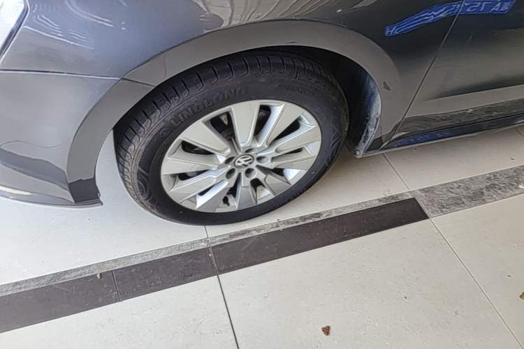 Used Volkswagen Lavida 2014 1.6L Automatic Sport Edition Left Front Wheel Hub