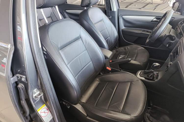 Used Volkswagen Lavida 2014 1.6L Automatic Sport Edition Right Front Seat