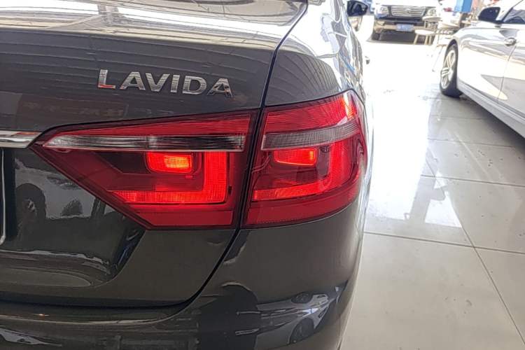 Used Volkswagen Lavida 2014 1.6L Automatic Sport Edition Right Rear Taillight