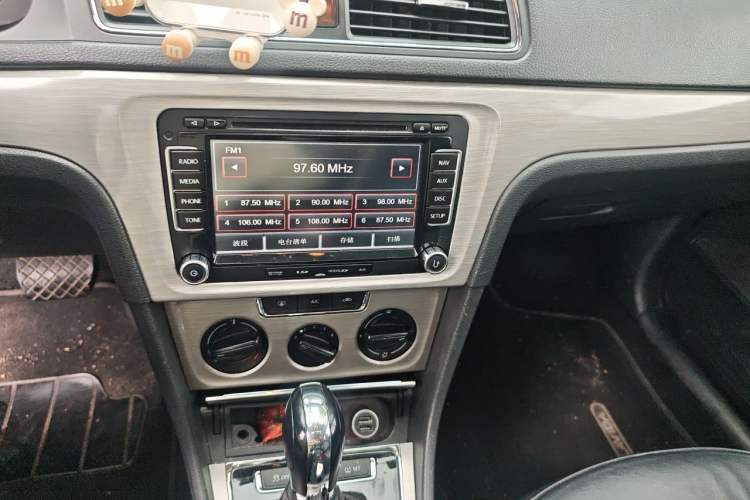 Used Volkswagen Lavida 2014 1.6L Automatic Sport Edition Audio And AC Panel