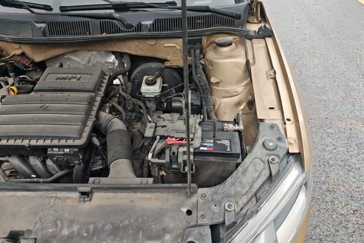 Used Volkswagen Lavida 2014 1.6L Automatic Sport Edition Engine Bay Left