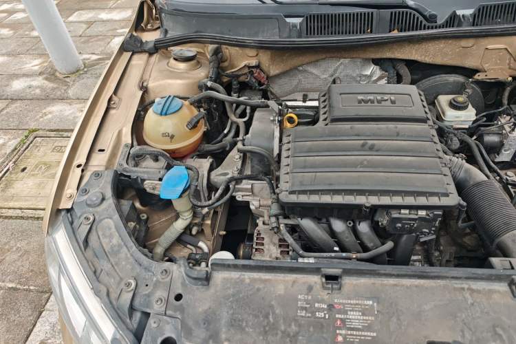 Used Volkswagen Lavida 2014 1.6L Automatic Sport Edition Engine Bay Right