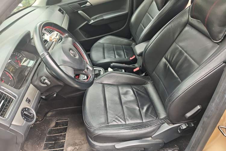 Used Volkswagen Lavida 2014 1.6L Automatic Sport Edition Left Front Seat