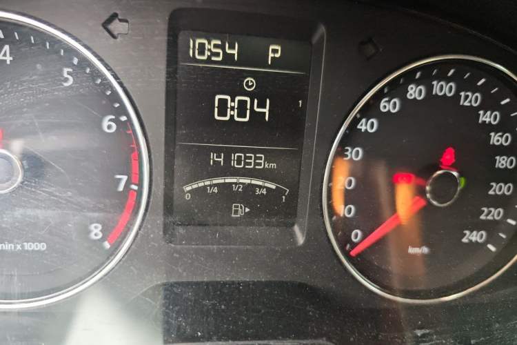 Used Volkswagen Lavida 2014 1.6L Automatic Sport Edition Odometer Close Up