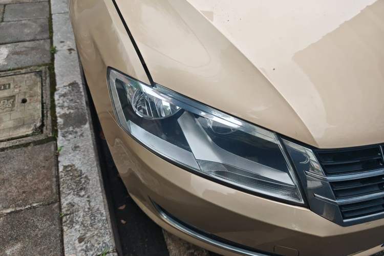 Used Volkswagen Lavida 2014 1.6L Automatic Sport Edition Right Front Headlight