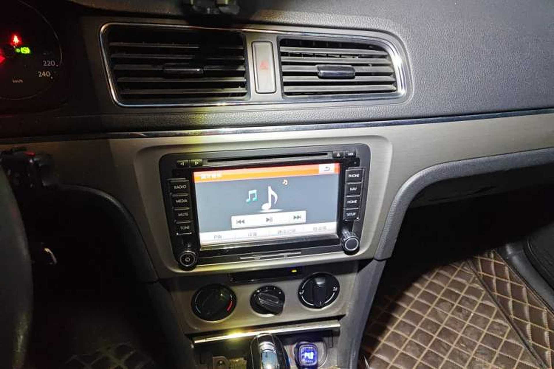 Used Volkswagen Lavida 2014 1.6L Automatic Sport Edition Audio And AC Panel