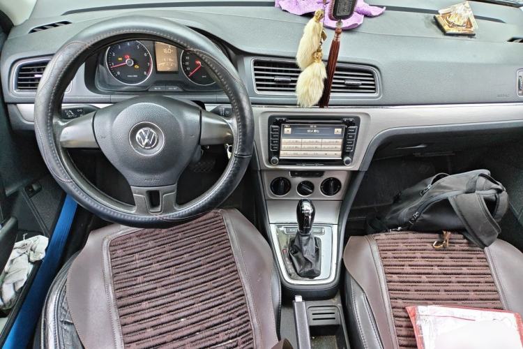 Used Volkswagen Lavida 2014 1.6L Automatic Sport Edition Center Console