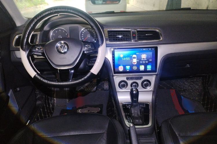 Used Volkswagen Lavida 2014 1.6L Automatic Sport Edition Center Console