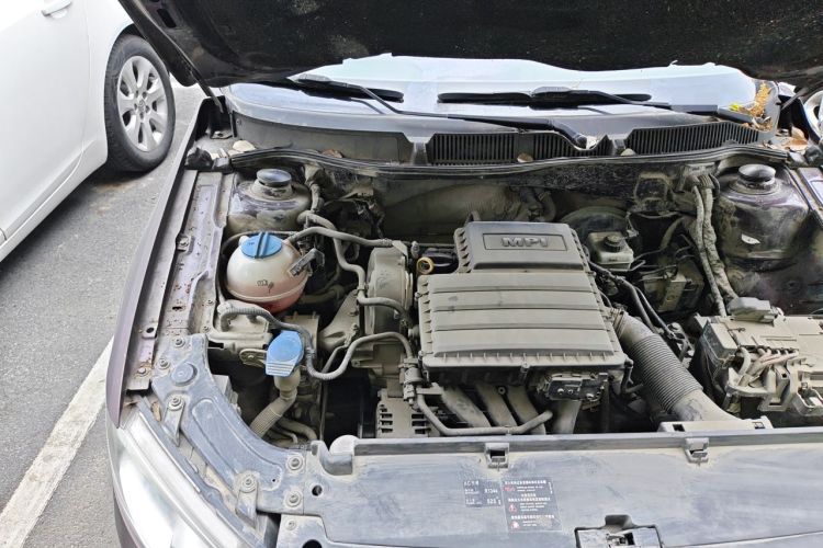 Used Volkswagen Lavida 2014 1.6L Automatic Sport Edition Engine Bay Right