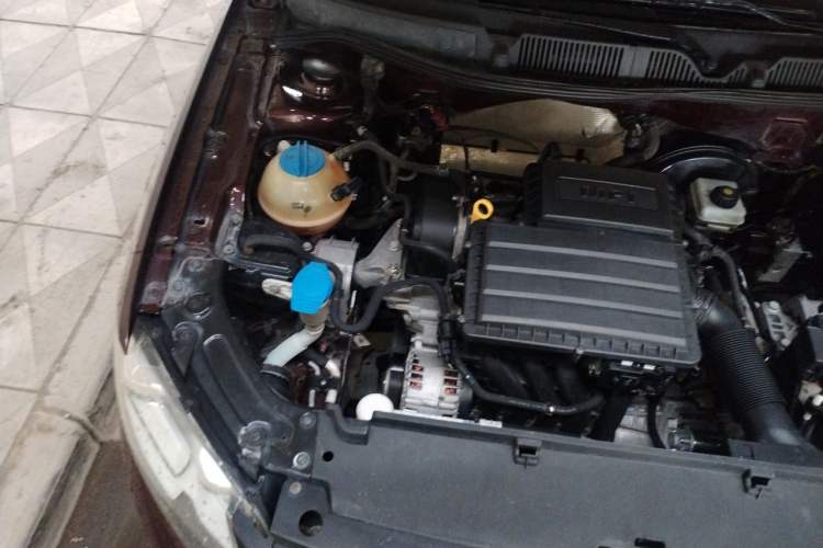 Used Volkswagen Lavida 2014 1.6L Automatic Sport Edition Engine Bay Right
