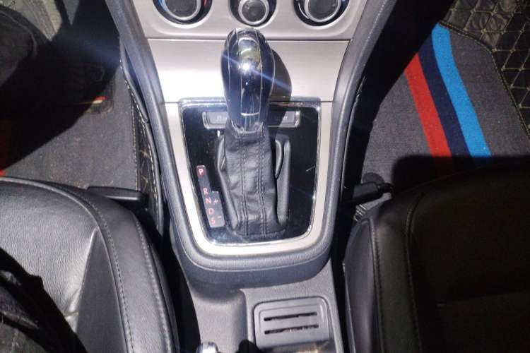 Used Volkswagen Lavida 2014 1.6L Automatic Sport Edition Gear Lever