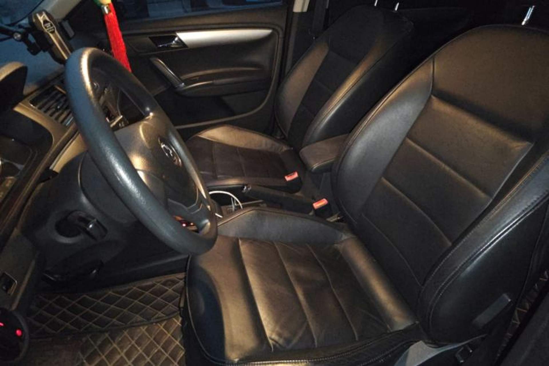 Used Volkswagen Lavida 2014 1.6L Automatic Sport Edition Left Front Seat