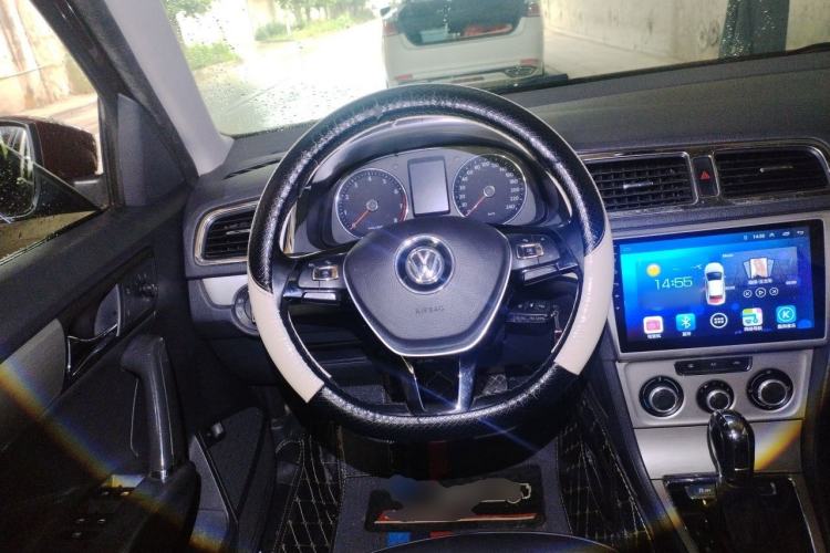 Used Volkswagen Lavida 2014 1.6L Automatic Sport Edition Steering Wheel