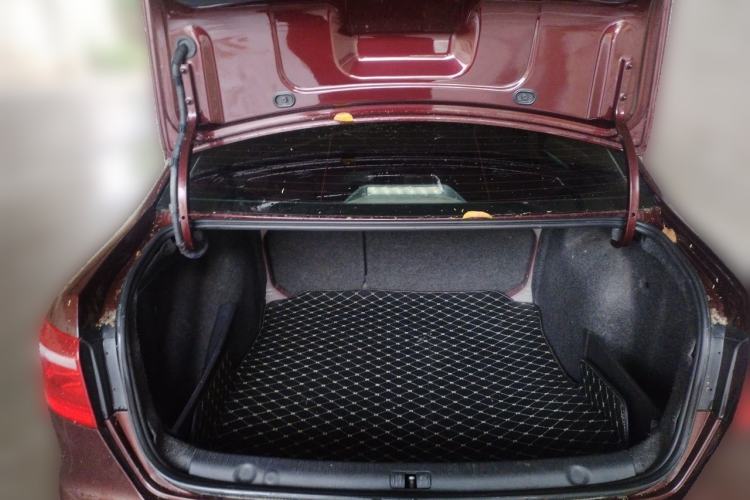 Used Volkswagen Lavida 2014 1.6L Automatic Sport Edition Trunk