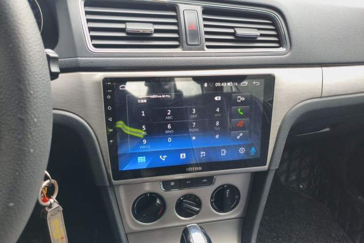 Used Volkswagen Lavida 2014 1.6L Automatic Sport Edition Audio And AC Panel
