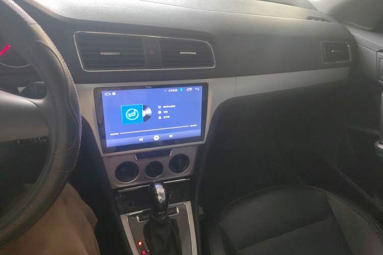 Used Volkswagen Lavida 2014 1.6L Automatic Sport Edition Audio And AC Panel