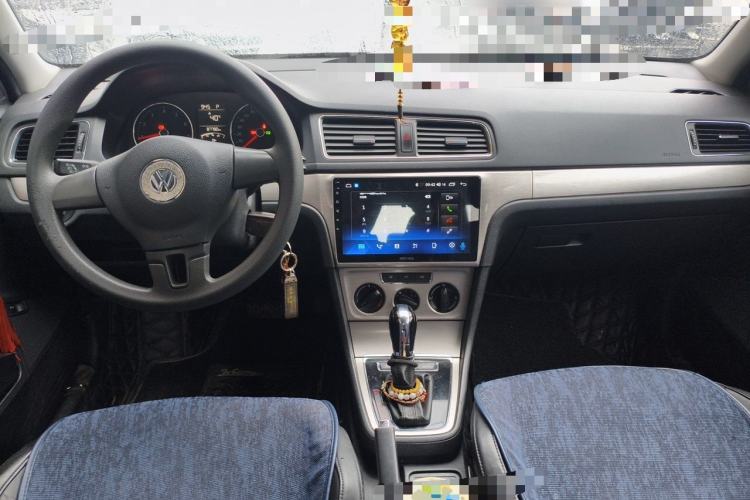 Used Volkswagen Lavida 2014 1.6L Automatic Sport Edition Center Console