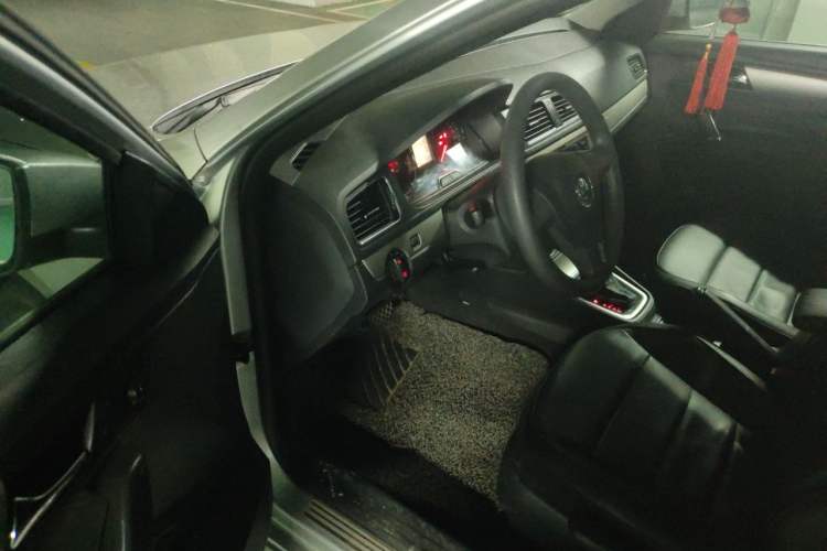 Used Volkswagen Lavida 2014 1.6L Automatic Sport Edition Driver Seat