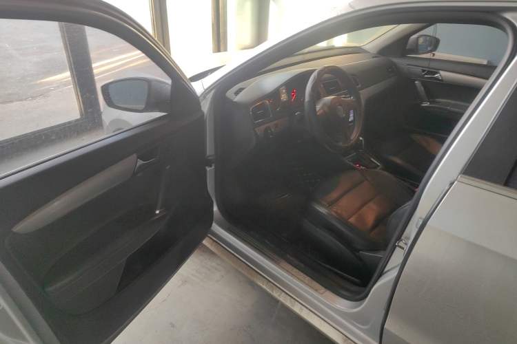 Used Volkswagen Lavida 2014 1.6L Automatic Sport Edition Driver Seat