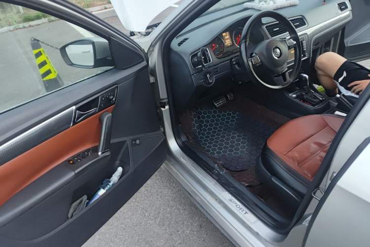 Used Volkswagen Lavida 2014 1.4TSI DSG Sport Edition Driver Seat