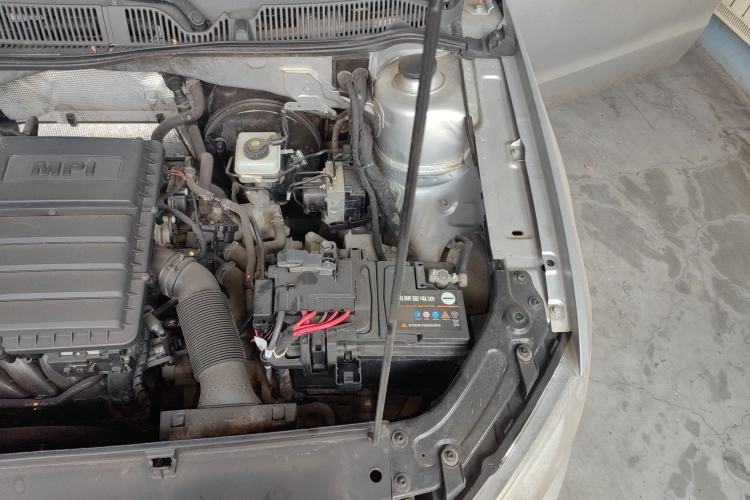 Used Volkswagen Lavida 2014 1.6L Automatic Sport Edition Engine Bay Left