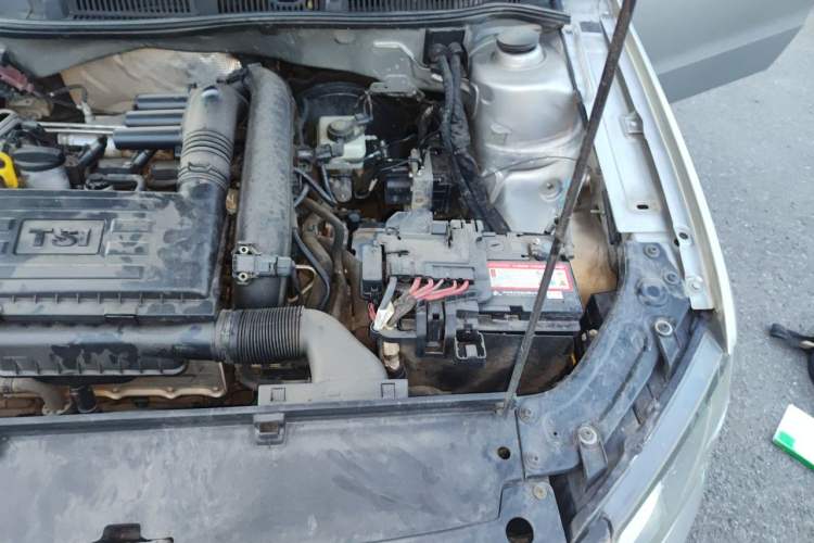 Used Volkswagen Lavida 2014 1.4TSI DSG Sport Edition Engine Bay Left