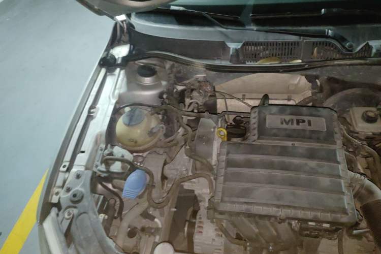 Used Volkswagen Lavida 2014 1.6L Automatic Sport Edition Engine Bay Right