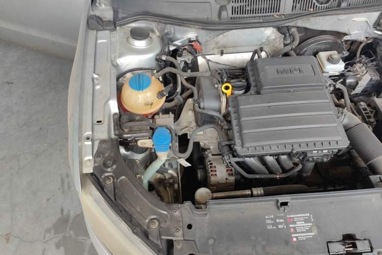Used Volkswagen Lavida 2014 1.6L Automatic Sport Edition Engine Bay Right