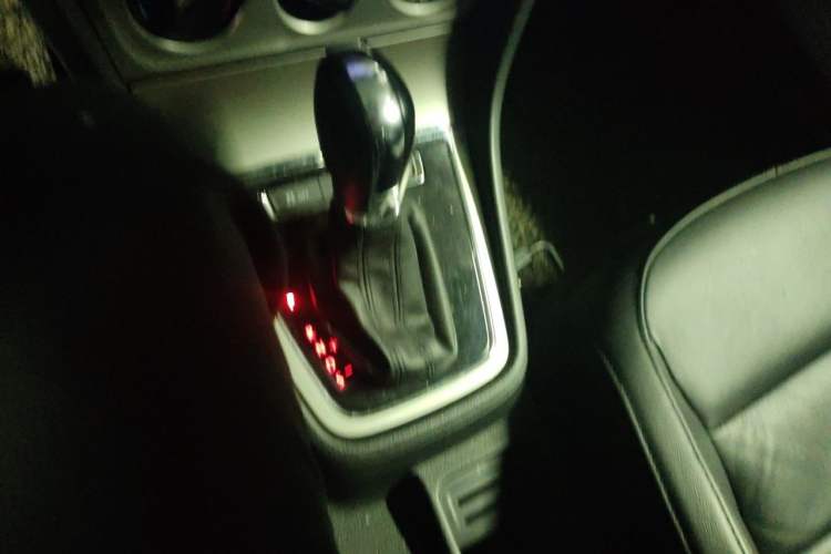 Used Volkswagen Lavida 2014 1.6L Automatic Sport Edition Gear Lever