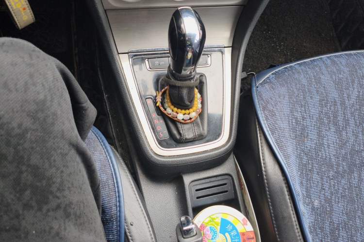 Used Volkswagen Lavida 2014 1.6L Automatic Sport Edition Gear Lever